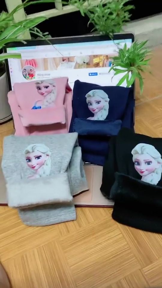 [🆕🇻🇳]  Bông shop – Cửa hàng quần áo trẻ em 🧑‍🧒❤️️👶⭐️ Siêu phẩm quần nỉ lót lông Elsa
 Mùa đông không lo lạnh cho bé 
 , shares-1✔️ , likes-82❤️️ , date-2023-12-22 00:26:38🇻🇳🇻🇳🇻🇳📰🆕