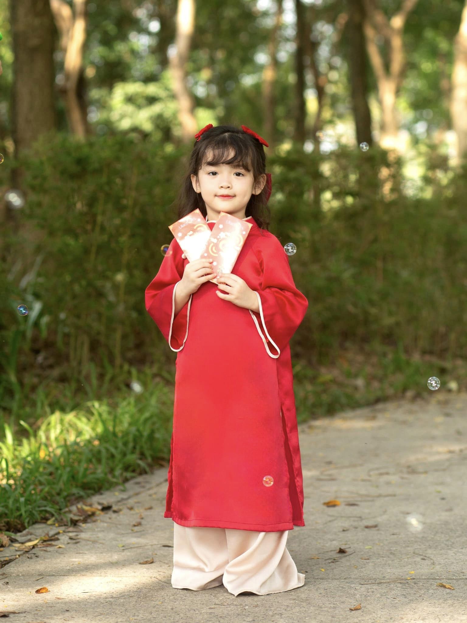 [🆕🇻🇳] ULACHOI’S OFFICIAL STORE – “ĐẸP VÀ CHẤT” 😎❤️️⭐️  
Bỗng dưng em bị thích màu ĐỎ 
Mà chẳng hiểu vì lý do gì !!!
À thì ra lòng em vui sướng
Tết sắp về Lì Xì đỏ đầy tay 

 Nhanh tay inbox ngay để được nhà UL , shares-0✔️ , likes-17❤️️ , date-2024-01-19 03:37:06🇻🇳🇻🇳🇻🇳📰🆕