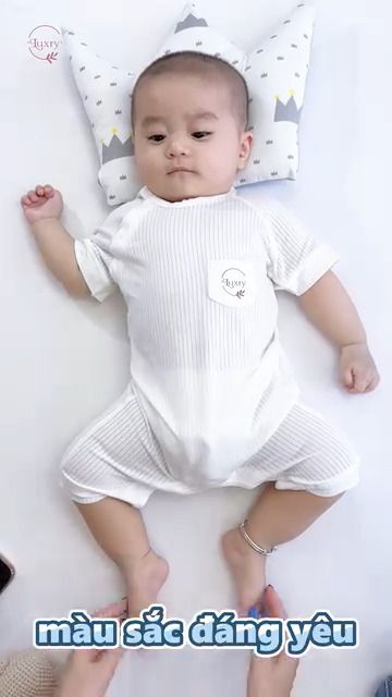 [🆕🇻🇳] Luxry Sai Gon thuộc thương hiệu Luxry Chuyên cung cấp đồ trẻ sơ sinh 🧑‍🧒❤️️👶⭐️ BÉ DIỆN MẸ THÍCH MÊ VỚI BỘ BODY CỘC MODAL
Luxry review cho mẹ mẫu body cộc cài lệch modal đang được các mẹ quan tâm rất nhiều dạo gần đây. 
 Bộ body màu sắ , shares-3✔️ , likes-47❤️️ , date-2024-02-22 19:58:31🇻🇳🇻🇳🇻🇳📰🆕