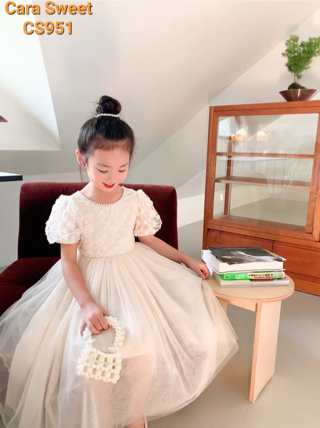 [🆕🇻🇳] Cara Sweet – Sản xuất và phân phối hàng thiết kế trẻ em 😎❤️️⭐️ GIRL’S CLOTHES
 Thêm một e đầm bling bling đẹp nhẹ nhàng, kiêu sa
 Thân trên ren nổi xịn, lấp lánh
 Tùng váy xòe voan nhiều lớp quá xinh ạ
 Lót thô boi mềm , shares-0✔️ , likes-3❤️️ , date-2024-03-13 13:14:57🇻🇳🇻🇳🇻🇳📰🆕