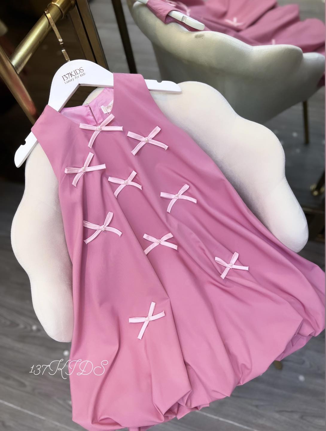 [🆕🇻🇳] Quần Áo Bé Gái 137Kids – Quần áo bé gái cao cấp chất lượng 🧑‍🧒❤️️👶⭐️ Váy xinh mát mẻ đã về cho các mẹ sắm cho con gái đây ạ
Về lại lần 3 luôn rồi vì quá đẹp quá mát mà kiểu dáng siêu trendy luôn ạ 
————————– , shares-0✔️ , likes-1❤️️ , date-2024-07-19 17:01:03🇻🇳🇻🇳🇻🇳📰🆕