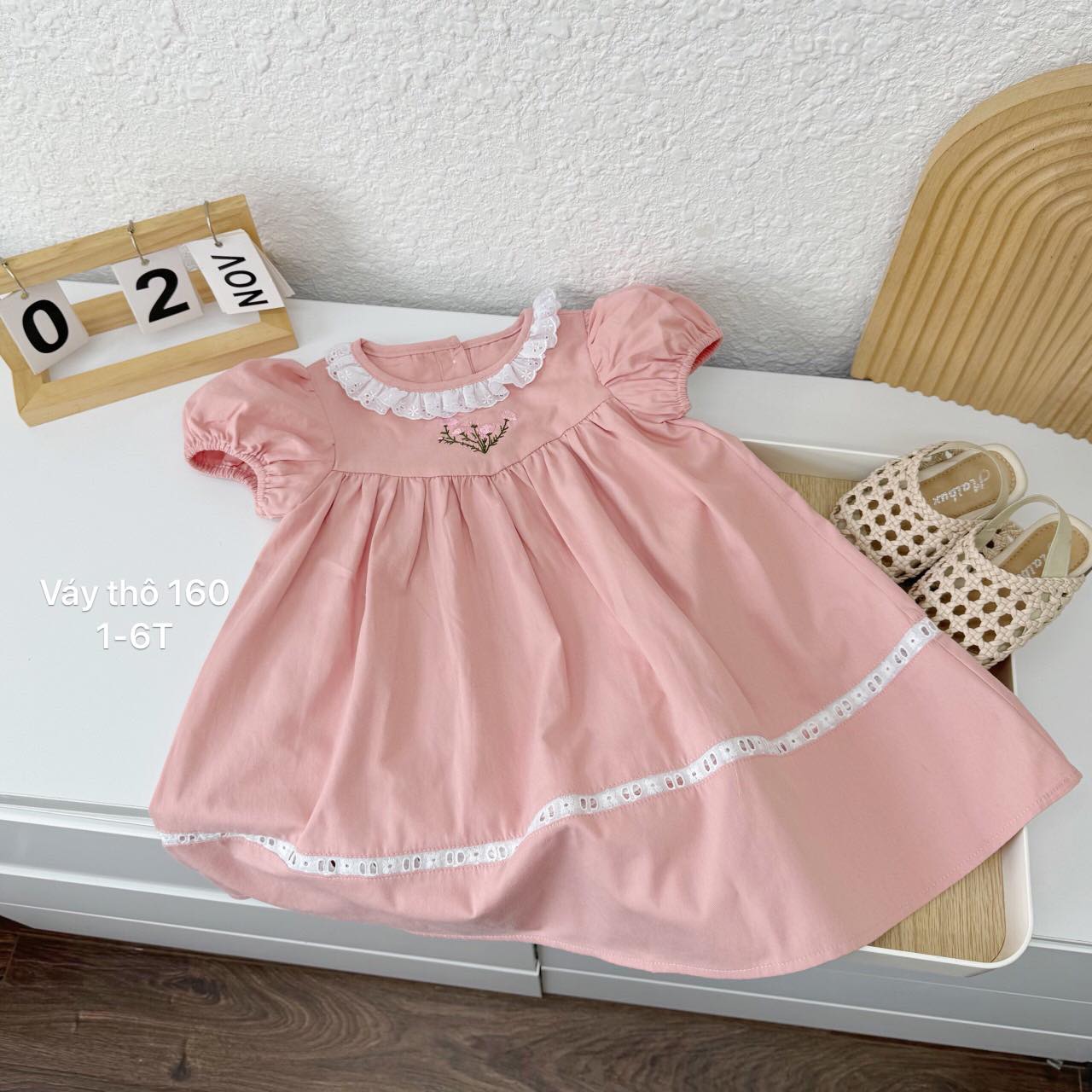 [🆕🇻🇳] Bắp Xinh Shop – Thời Trang Của Bé 🧑‍🧒❤️️👶⭐️  Thiết kế: Váy cổ tròn phối ren trắng tạo điểm nhấn. Tay phồng bo chun . Tùng váy xoè rộng xinh xắn , dễ mặc
Size 1-6T
Giá 160k

 Chất liệu : kaki thô xịn  , shares-0✔️ , likes-6❤️️ , date-2024-04-03 19:28:53🇻🇳🇻🇳🇻🇳📰🆕