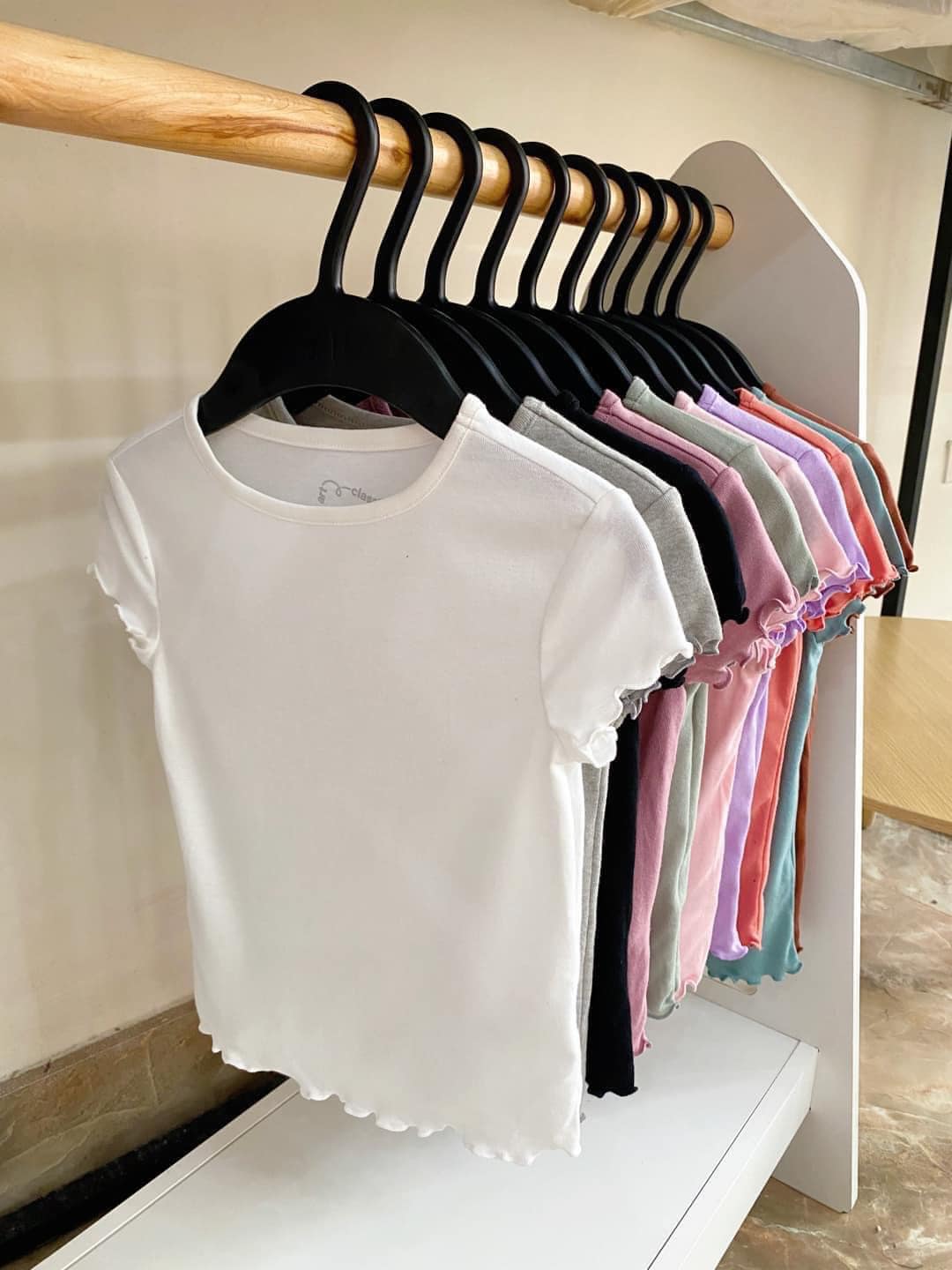[🆕🇻🇳] Medaudo – CHUYÊN BÁN BUÔN SỐ LƯỢNG LỚN HÀNG THỜI TRANG VIỆT NAM 👕 Top1Fashion 👗  Quần âu Giorda,,n,,o dáng Andrew cho chị em đi làm đẹp nõn. Chất liệu khỏi phải bàn, kỹ từng chi tiết nhỏ. 
 Size 25: chỉ có màu be, đen. Bụng. 68-72cm. Mô , shares-0✔️ , likes-5❤️️ , date-2024-04-10 16:21:19🇻🇳🇻🇳🇻🇳📰🆕