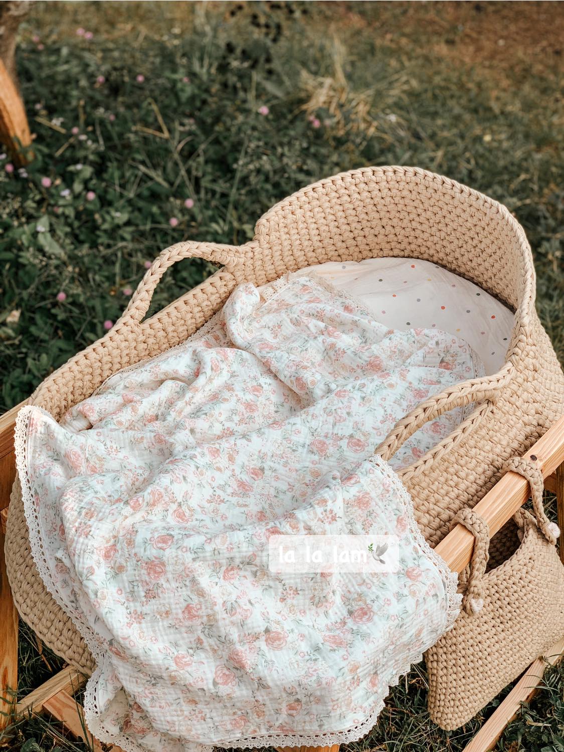 [🆕🇻🇳] 𝗹𝗮 𝗹𝗮 𝗹𝗮𝗺 – chuyên làm đồ thủ công cho mẹ và bé, cover hàng thủ công UK, US…. Và làm đồ thủ công theo yêu cầu 🧑‍🧒❤️️👶⭐️ Set nôi handmade cho bé 
 Lam vẫn còn chương trình mua nôi tặng set chăn ga gối cho bé nha mom ơi 
#lalalam
#handmade
#madeinvietnam
 , shares-14✔️ , likes-158❤️️ , date-2024-05-01 14:15:47🇻🇳🇻🇳🇻🇳📰🆕