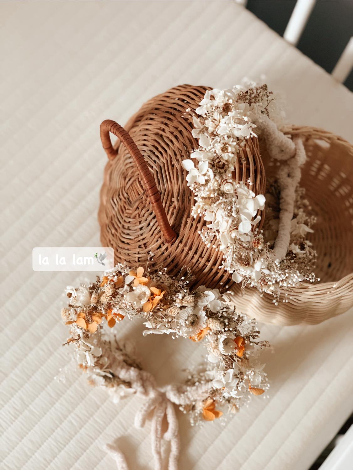 [🆕🇻🇳] 𝗹𝗮 𝗹𝗮 𝗹𝗮𝗺 – chuyên làm đồ thủ công cho mẹ và bé, cover hàng thủ công UK, US…. Và làm đồ thủ công theo yêu cầu 🧑‍🧒❤️️👶⭐️ Vòng hoa khô lam hoàn thiện gửi tới khách 
 Vòng hoa có size điều chỉnh, dùng được cho cả bé và mẹ đó ạ  #lalalam
#handmade
#madeinvietnam
 , shares-0✔️ , likes-8❤️️ , date-2024-05-02 17:24:24🇻🇳🇻🇳🇻🇳📰🆕