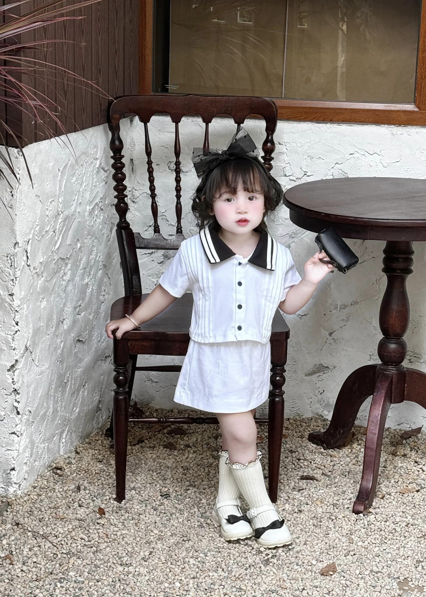 [🆕🇻🇳]  Queen Baby House – Chuyên đồ baby – 𝗤.𝗕 𝗦𝘁𝘂𝗱𝗶𝗼 – 𝗠𝗮𝗱𝗲 𝗜𝗻 𝗩𝗶𝗲𝘁 𝗡𝗮𝗺 – 𝗗𝗲𝘀𝗶𝗴𝗻 𝗕𝘆 𝗤𝘂𝗲𝗲𝗻 🧑‍🧒❤️️👶⭐️ 𝐗𝐢𝐧 𝐜𝐡𝐚̀𝐨 𝐞𝐦 𝐛𝐞́ 𝐧𝐡𝐚̀ 𝐐𝐮𝐞𝐞𝐧 𝐁𝐚𝐛𝐲 𝐇𝐨𝐮𝐬𝐞 ! 
Mỗi ngày một outfit dành cho bé cưng , chiếc body mà mami mê mẩn trong livetream hôm qua đây ạ 

size chart : 90  , shares-1✔️ , likes-21❤️️ , date-2024-06-12 00:21:38🇻🇳🇻🇳🇻🇳📰🆕