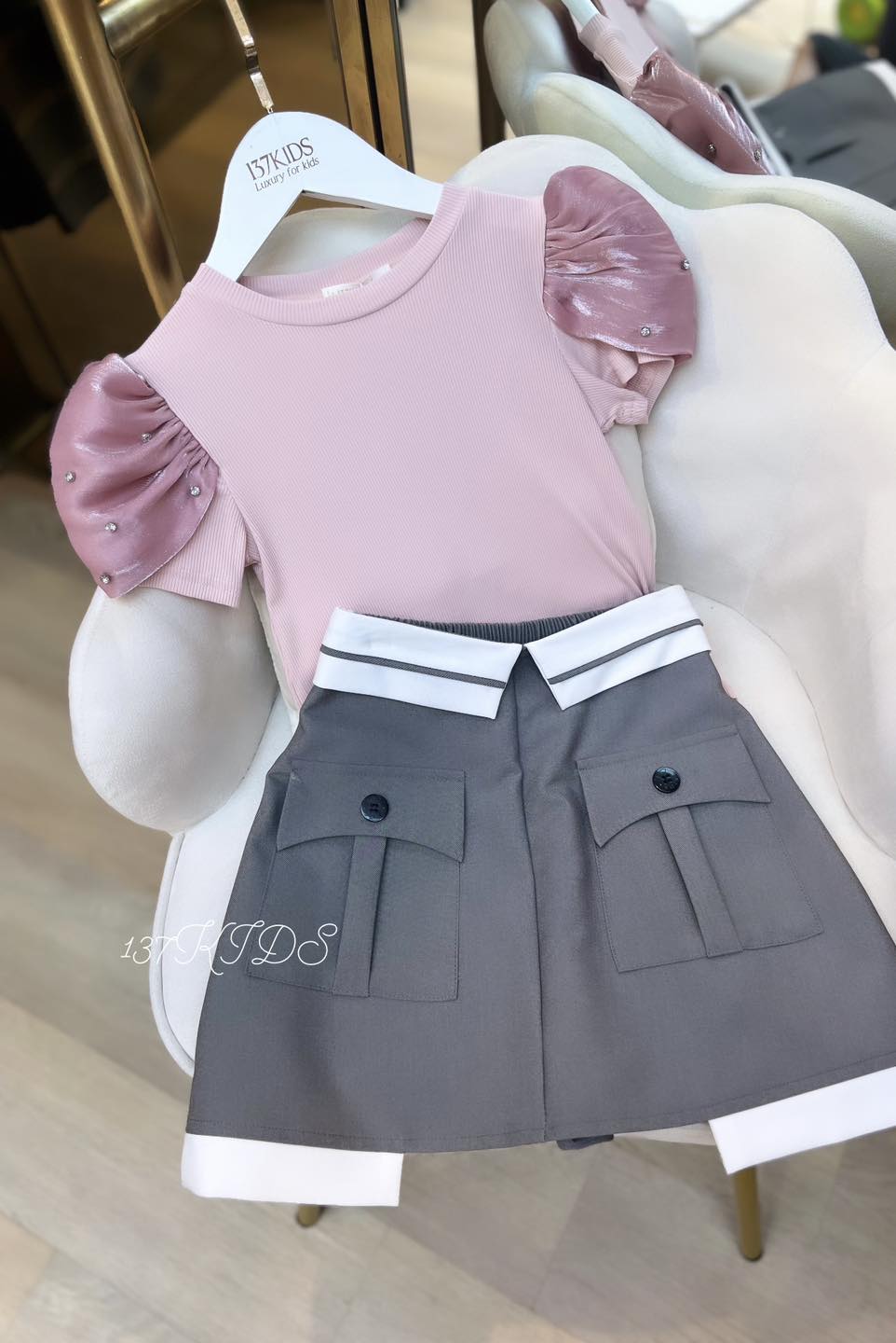 [🆕🇻🇳] Quần Áo Bé Gái 137Kids – Quần áo bé gái cao cấp chất lượng 🧑‍🧒❤️️👶⭐️ Nói chung là nắng nóng như này
Cứ mặc thun lạnh là sướng nhất
Chân váy quốc dân rồi nó là đỉnh cao luôn 
————————————-
• Ảnh / Vid , shares-0✔️ , likes-1❤️️ , date-2024-07-19 22:30:13🇻🇳🇻🇳🇻🇳📰🆕