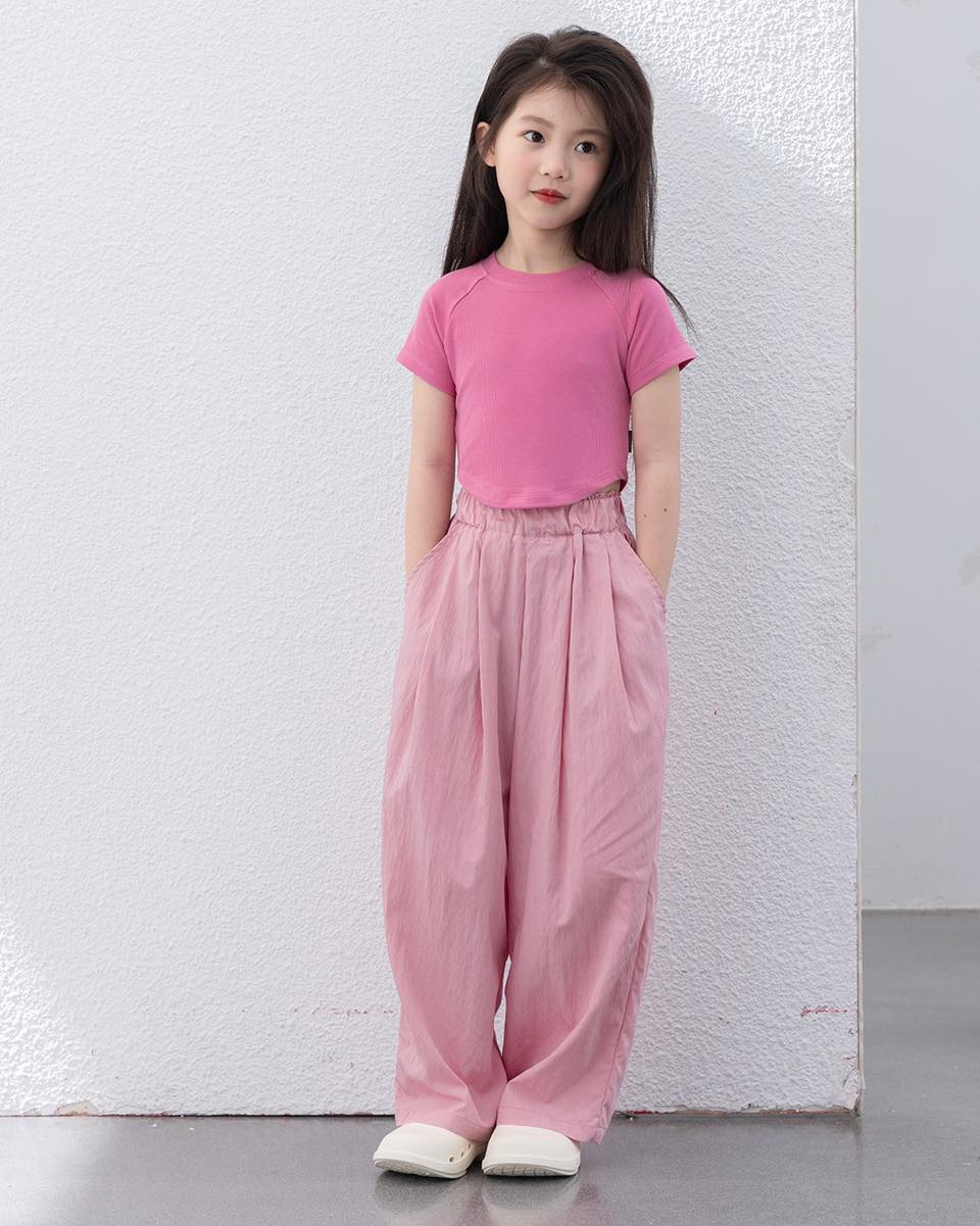 [🆕🇻🇳]  Ber Orion – Quần áo trẻ em – Sỉ 🧑‍🧒❤️️👶⭐️ Thêm một outfit xinh iêu cho mùa hè
 Hàng QCCC sẵn tại shop ạ 
 Size 100-140
 , shares-0✔️ , likes-10❤️️ , date-2024-06-17 00:04:52🇻🇳🇻🇳🇻🇳📰🆕