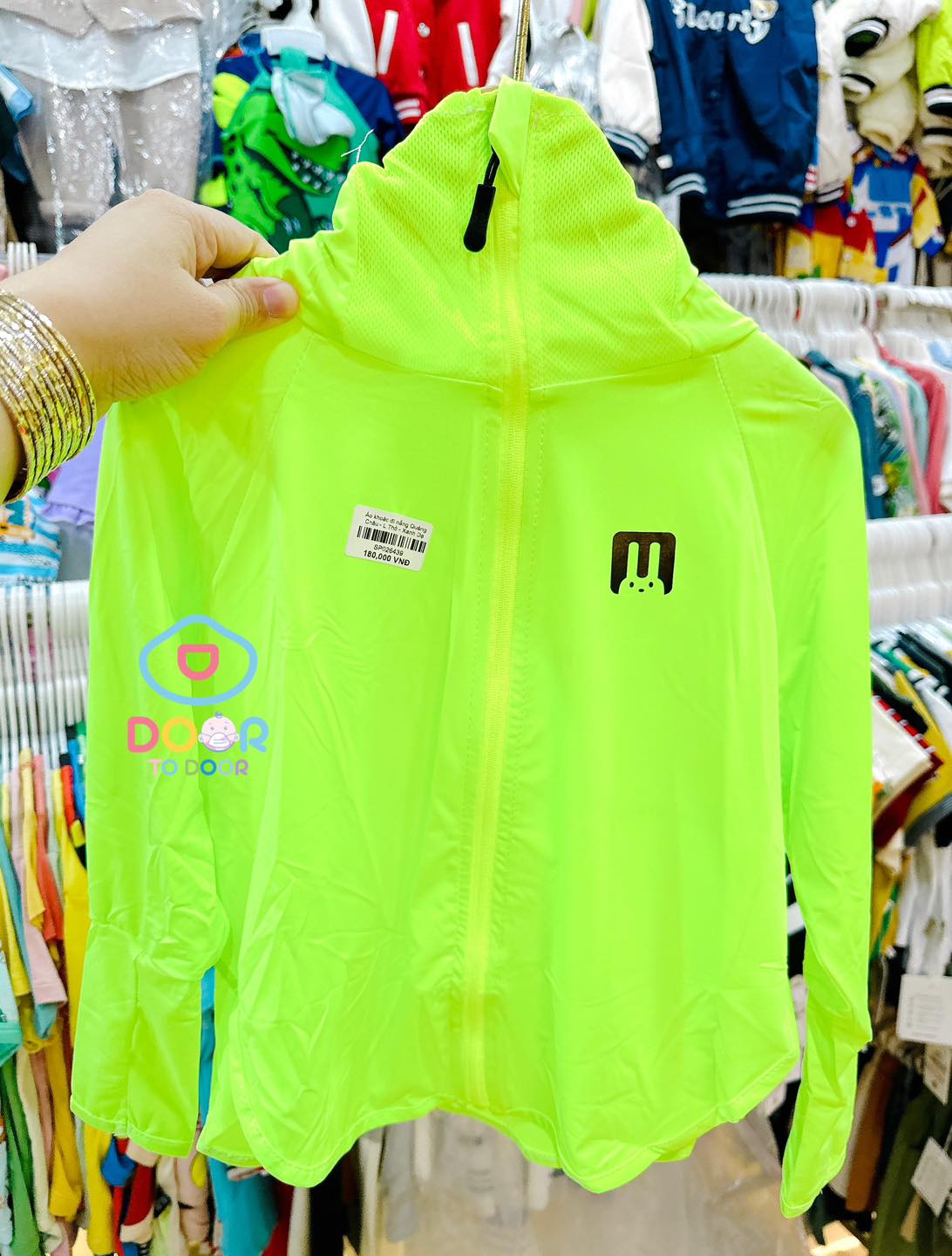 [🆕🇻🇳] Door to door Q6 – Chuyên quần áo, giày dép và phụ kiện cho bé 🧑‍🧒❤️️👶⭐️ Áo đi nắng cho bé siêu mịn, mát rười rượi và siêu mềm mướt luôn mẹ nha!!!
 Chất liệu vải từ polyester cùng spandex mang đến sự mềm mại, mịn mướt và siêu má , shares-0✔️ , likes-0❤️️ , date-2024-06-19 16:48:30🇻🇳🇻🇳🇻🇳📰🆕