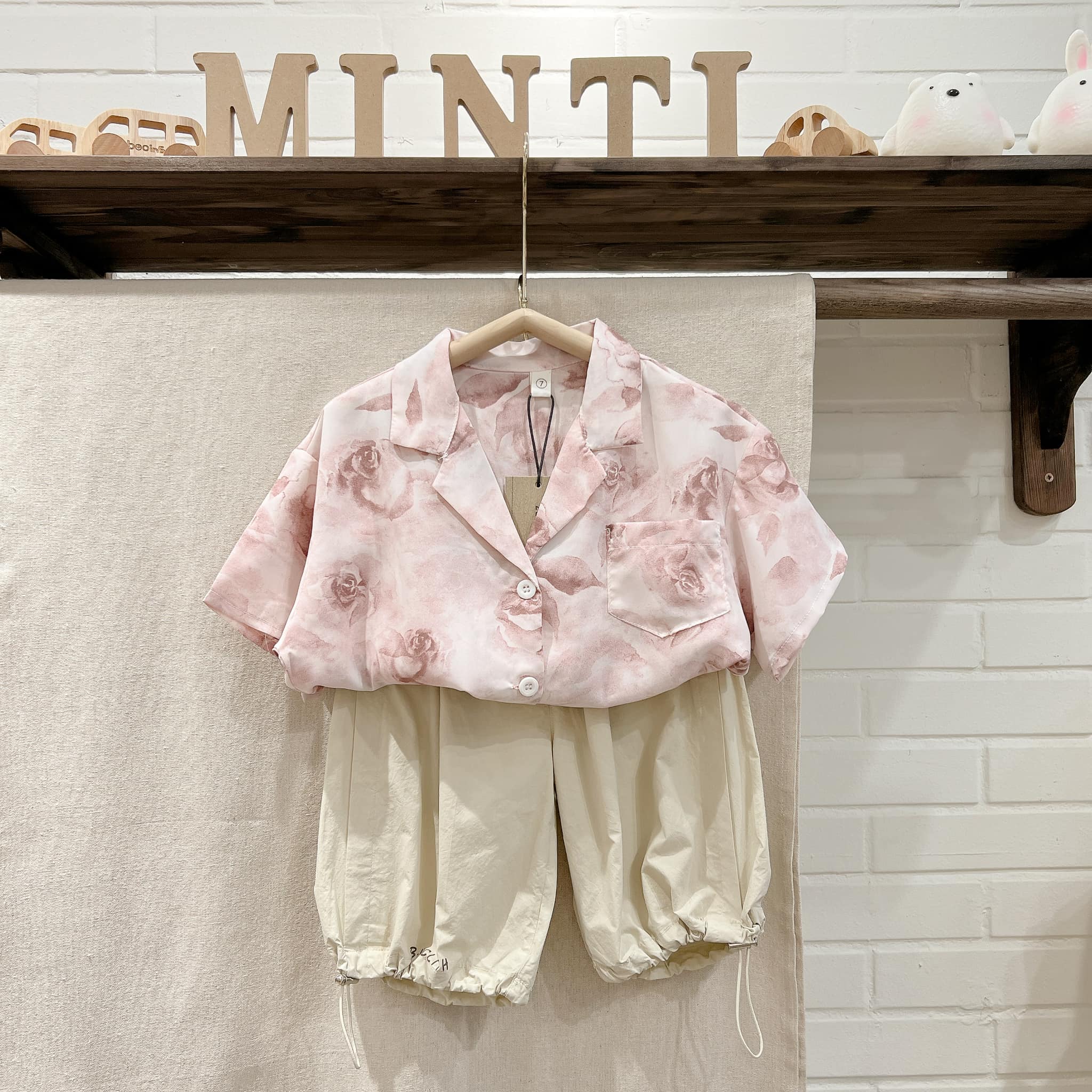 [🆕🇻🇳] Minti Baby and Kids – Korean style – chuyên các sản phẩm QCCC dòng style Hàn/xuất Hàn 🧑‍🧒❤️️👶⭐️ Summer time…lên đồ đi biển thui các chàng trai style Hàn uiiii 
———–
– Hỗ trợ đóng gói hộp quà tặng cho bé.
– Tích điểm cho mỗi đơn hàng, nhận quà , shares-2✔️ , likes-50❤️️ , date-2024-06-23 00:19:08🇻🇳🇻🇳🇻🇳📰🆕