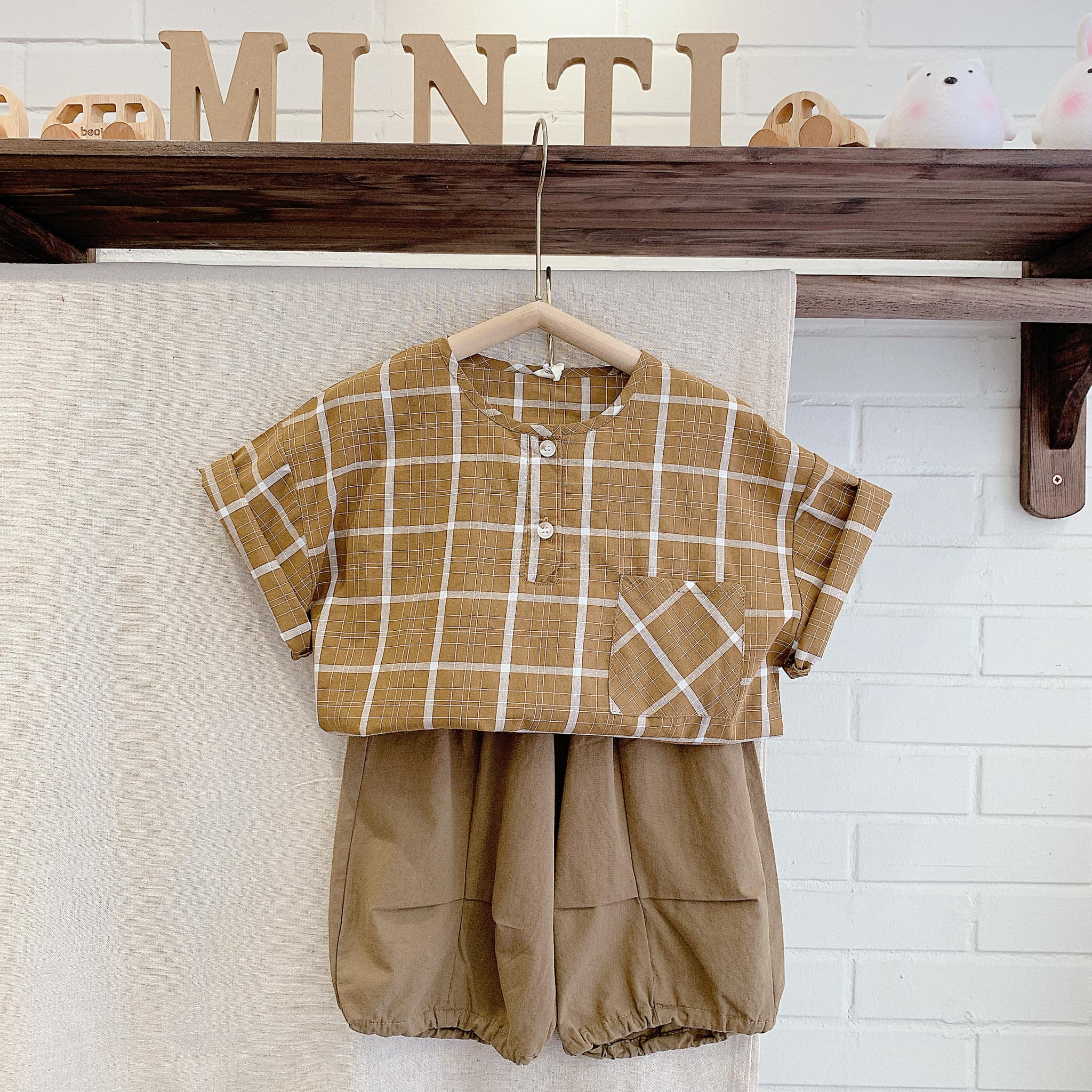 [🆕🇻🇳] Minti Baby and Kids – Korean style – chuyên các sản phẩm QCCC dòng style Hàn/xuất Hàn 🧑‍🧒❤️️👶⭐️ ÁO ĐŨI HÀN SALE DỌN KHO CHỈ 95K
Các bác qua cửa hàng hoặc mua cả set/2 áo Minti FREESHIP lun.
Minti dọn kho xả dưới giá order để đón hàng mới. 
———– , shares-2✔️ , likes-70❤️️ , date-2024-07-03 16:44:21🇻🇳🇻🇳🇻🇳📰🆕