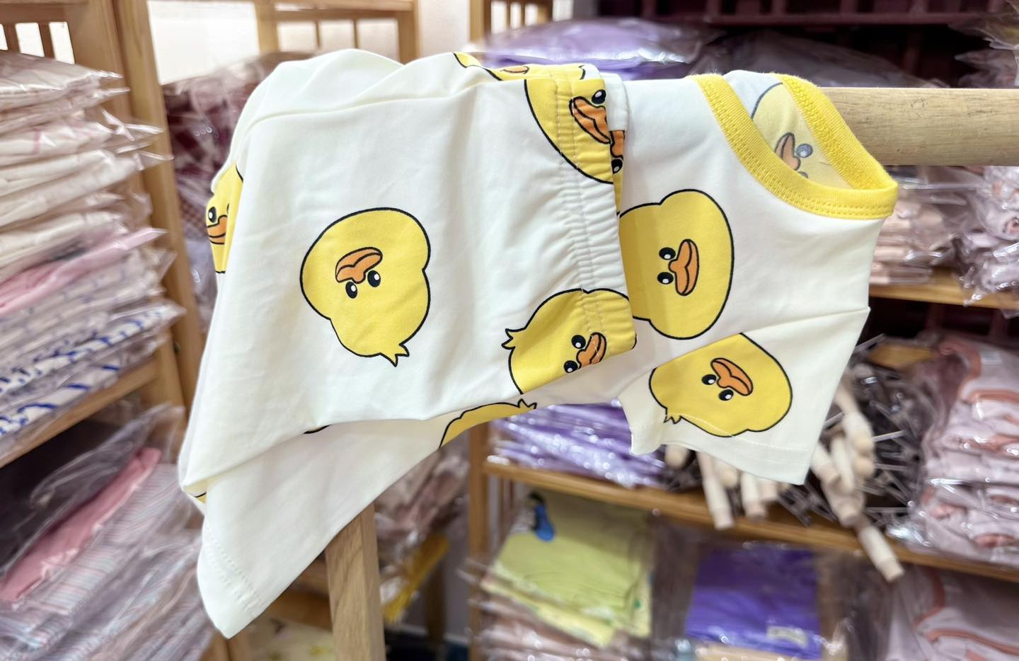 [🆕🇻🇳]  BU BABY WEAR – Đồ em bé – Đồ trẻ em 🧑‍🧒❤️️👶⭐️ Em gà siêu đẹp đây ạ xinh quá
 125K 
 S: 8-12kg 
 M: 11.5-14kg 
 L: 14-17kg
 Xl: 17-21kg
 , shares-0✔️ , likes-5❤️️ , date-2024-07-13 14:10:20🇻🇳🇻🇳🇻🇳📰🆕