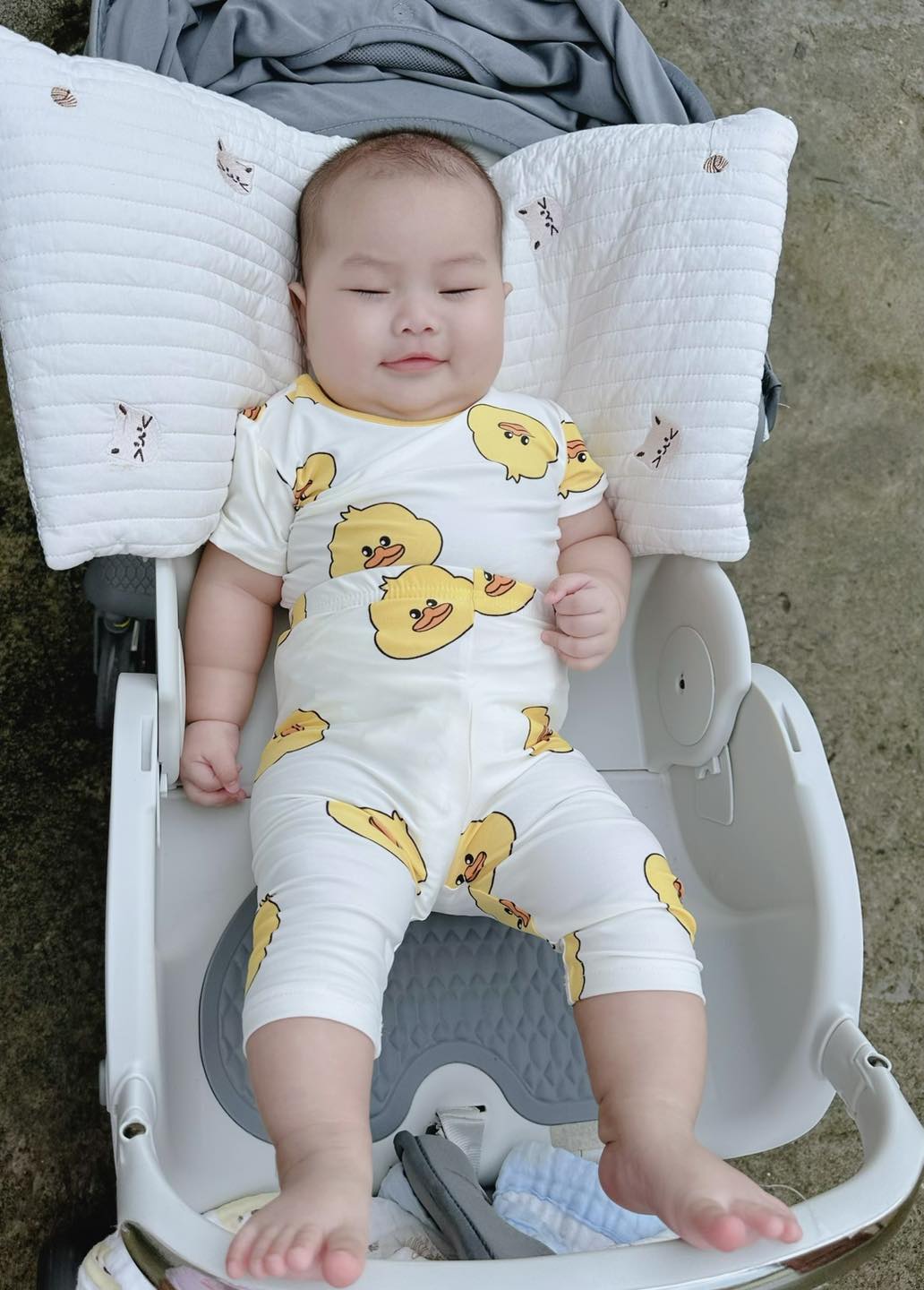 [🆕🇻🇳]  BU BABY WEAR – Đồ em bé – Đồ trẻ em 🧑‍🧒❤️️👶⭐️ Mặc con gà ra đường các cô các bà cứ túm lấy đòi bế về nuôi  mắt thì lim rim mà cứ đòi ra đường
 125k
 S: 8-11.5kg
 M: 11.5-14kg
 L: 14-17kg
 Xl: 17-21kg
 , shares-0✔️ , likes-16❤️️ , date-2024-07-14 16:08:29🇻🇳🇻🇳🇻🇳📰🆕