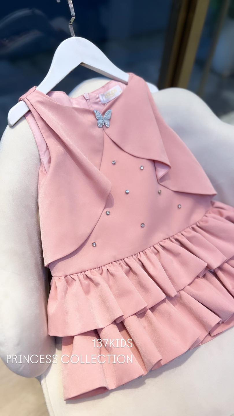 [🆕🇻🇳] Quần Áo Bé Gái 137Kids – Quần áo bé gái cao cấp chất lượng 🧑‍🧒❤️️👶⭐️ Vẫn là em 
Chiếc váy dịu dàng tỏa sáng lung linh 
————————————-
• Ảnh / Video sản phẩm thuộc bản quyền 137kids Studio 
• A , shares-0✔️ , likes-1❤️️ , date-2024-07-17 18:00:18🇻🇳🇻🇳🇻🇳📰🆕