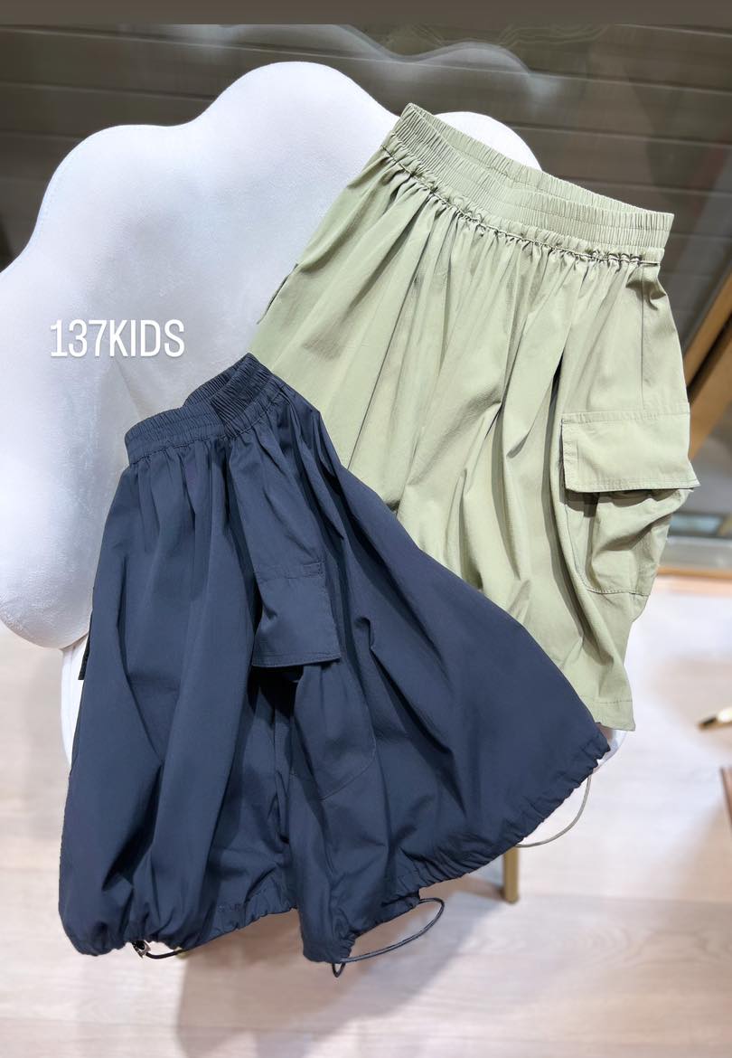 [🆕🇻🇳] Quần Áo Bé Gái 137Kids – Quần áo bé gái cao cấp chất lượng 🧑‍🧒❤️️👶⭐️ SO HOT 
Theo dòng sự kiện chân váy hot hit nhà em không thể không có ạ 
TẶNG 50K / chân váy cho mẹ nào có bé gái dưới 45kg nhaaa
————————– , shares-0✔️ , likes-1❤️️ , date-2024-07-18 00:00:14🇻🇳🇻🇳🇻🇳📰🆕