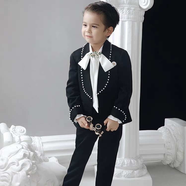 [🆕🇻🇳]  MMKID aims to bring kids the most high fashionable and high quality party design 🧑‍🧒❤️️👶⭐️ Set Suits for Kids Boy’s with 5 pieces: Vest, trouser, waistcoat, Shirt, bow tie.
 High Design for Kids for any occasions or event.
 Available now at MMKID , shares-0✔️ , likes-16❤️️ , date-2024-08-06 14:21:21🇻🇳🇻🇳🇻🇳📰🆕