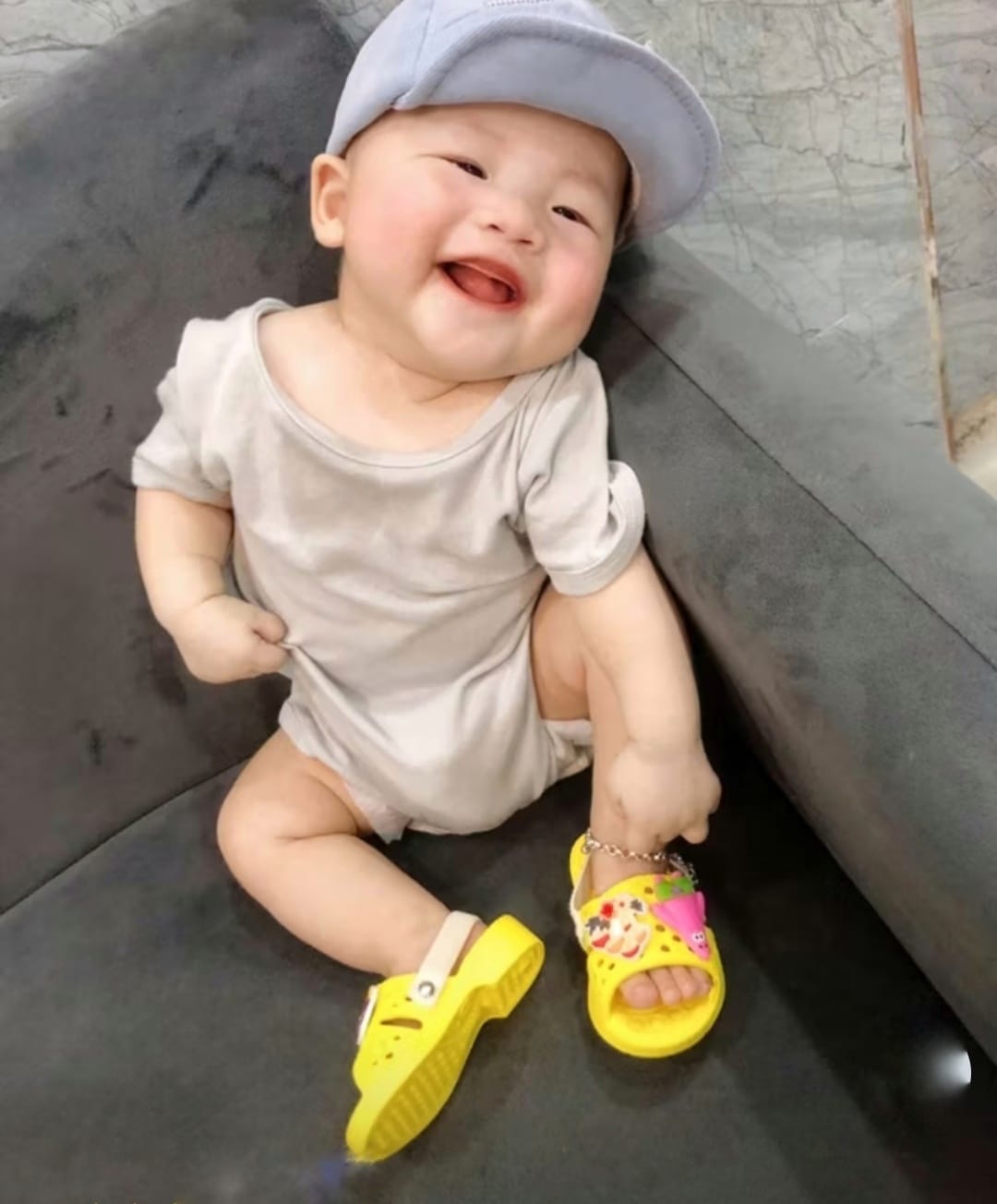 [🆕🇻🇳] Piza Mama & Kid – Chuyên giày dép – phụ kiện cần thiết cho bé 🧑‍🧒❤️️👶⭐️ Tìm dép xinh cho bé 
 Mẹ nhớ ghé shop nhaaaa    Tất cả sản phẩm bên shop đều có sẵn. Ship liền tay. Nhận hàng bao kiểm thoải mái trước khi thanh toán ạ.
 , shares-1✔️ , likes-21❤️️ , date-2024-08-08 19:57:23🇻🇳🇻🇳🇻🇳📰🆕
