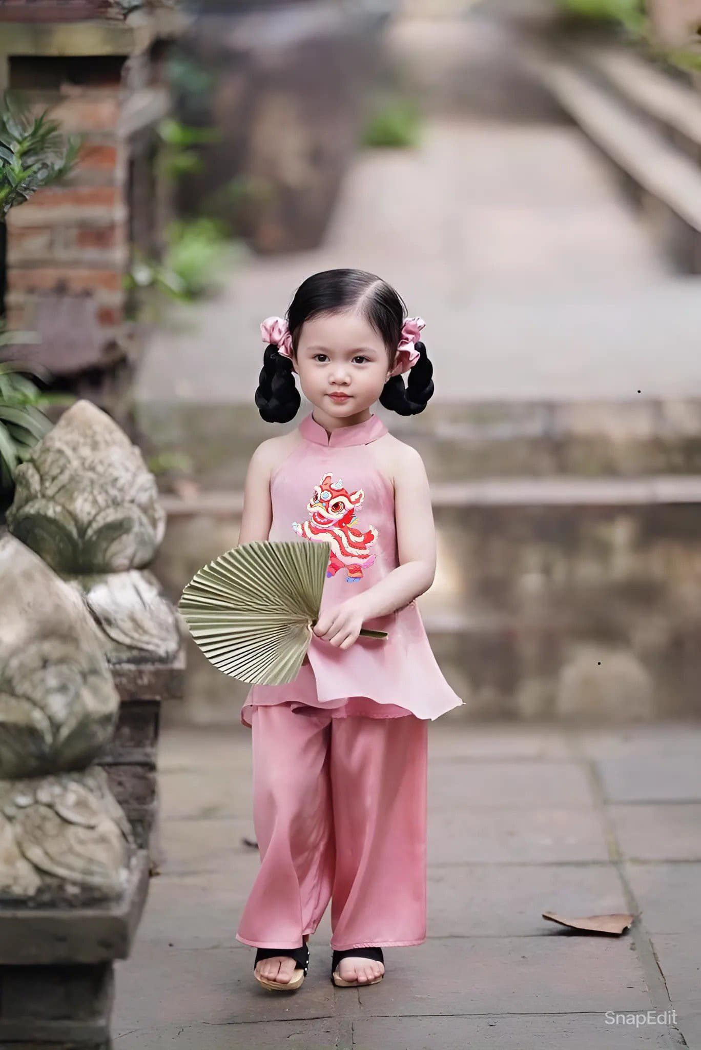 [🆕🇻🇳] Hello Kids – Hàng xuất xịn cho bé 😎❤️️⭐️ XINH YÊU ĐIỆU ĐÀ QUÁ MOM ƠI!! – 
 ~ HÀNG SẴN KHO E GIAO NGAY GIÁ CHỈ #1xx AK ~
 Đến hẹn lại lên, set yếm cho mùa Trung Thu này
 Set yếm lụa cách điệu lân t , shares-1✔️ , likes-44❤️️ , date-2024-08-10 00:02:28🇻🇳🇻🇳🇻🇳📰🆕