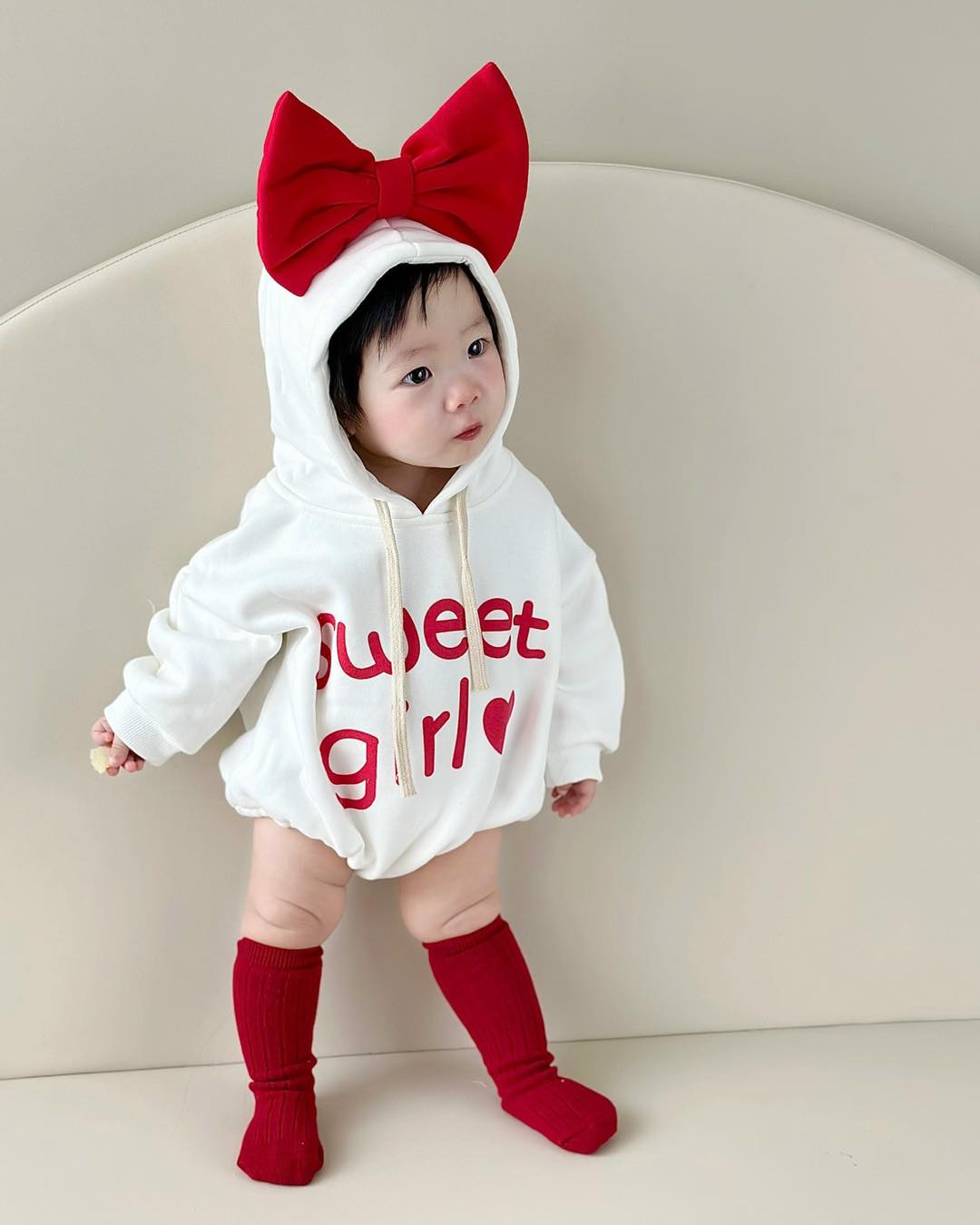 [🆕🇻🇳] Baby Closet luôn muốn được đồng hành cùng các mom chăm sóc, bảo vệ và yêu thương các con 🧑‍🧒❤️️👶⭐️ Áo này vẫn thấy xinh
Chất nỉ lót lông siêu ấm
Mình có cả tất , mẹ lấy báo mình luôn ạ 
Bảng size tham khảo :
sz 66: 6 -8kg 
sz 73: 8- 10kg ( bé 8,1kg mặc s , shares-0✔️ , likes-4❤️️ , date-2024-08-21 01:05:23🇻🇳🇻🇳🇻🇳📰🆕