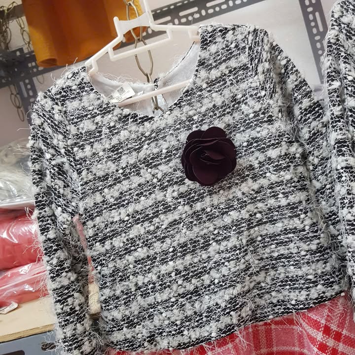 [ Shop.100K🤝Cho Thuê Hàng Bán Sỉ_Lẻ ] – Váy dạ lông cài hoa ngực

Lên fom dáng xinh lắm bé ơi

Hàng lẻ size

Màu ghi phố …