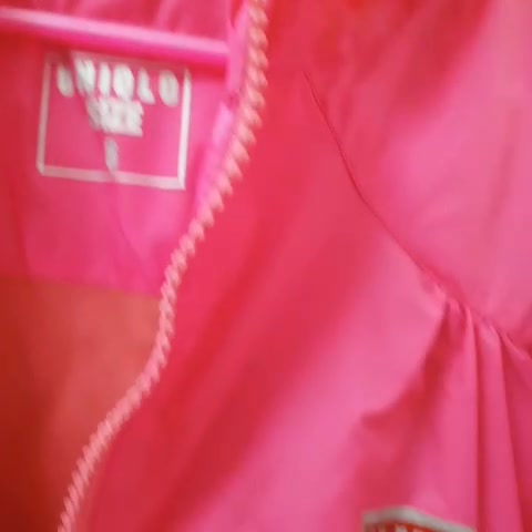 [ Shop.100K🤝Cho Thuê Hàng Bán Sỉ_Lẻ ] – Áo gió mũ 2 lớp bé gái

Chất gió mềm mại, trong lót cotton

Hàng lẻ size 5,6

Gi …