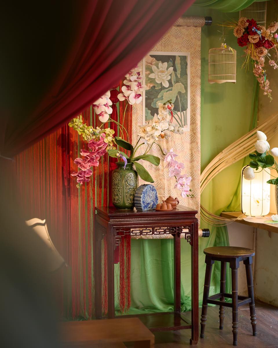 [🆕🇻🇳] The Seat Cafe – Quán cà phê 🍻 Top1Drink 🥂  Xuân về trong từng nếp gấp thời gian

The Seat dịu dàng khoác lên mình sắc Tết Á Đông cổ truyền – nơi gam xanh trầm hòa cùng sắc đỏ, hoa nở an nhiên, từng  , shares-24✔️ , likes-88❤️️ , date-2025-12-29 04:11:20🇻🇳🇻🇳🇻🇳📰🆕