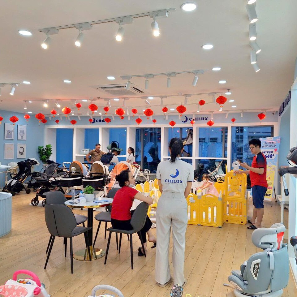 [🆕🇻🇳]  Chilux – Nhà Máy Sản Xuất Nôi Cũi Đa Năng 🧑‍🧒❤️️👶⭐️ Ở showroom Chilux thường có hai “khoảnh khắc” song song:
 Ba mẹ thoải mái lựa chọn từng sản phẩm cho bé
 Bé say mê trong khu vực quây bóng như đi khu vui c , shares-0✔️ , likes-1❤️️ , date-2025-12-31 16:39:14🇻🇳🇻🇳🇻🇳📰🆕