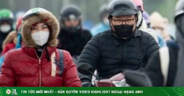 [🆕🇻🇳] CLARA – VNXK chi nhánh Hà Nội 👕 Top1Fashion 👗  Thanh lịch, trẻ trung và “chuẩn Paris vibe” 
Chiếc cardigan sọc ngang A.P.C Mann giúp nàng nổi bật dù chỉ mix cùng quần jeans đơn giản. Chất len mềm, ấm áp , shares-0✔️ , likes-2❤️️ , date-2026-01-02 03:20:02🇻🇳🇻🇳🇻🇳📰🆕