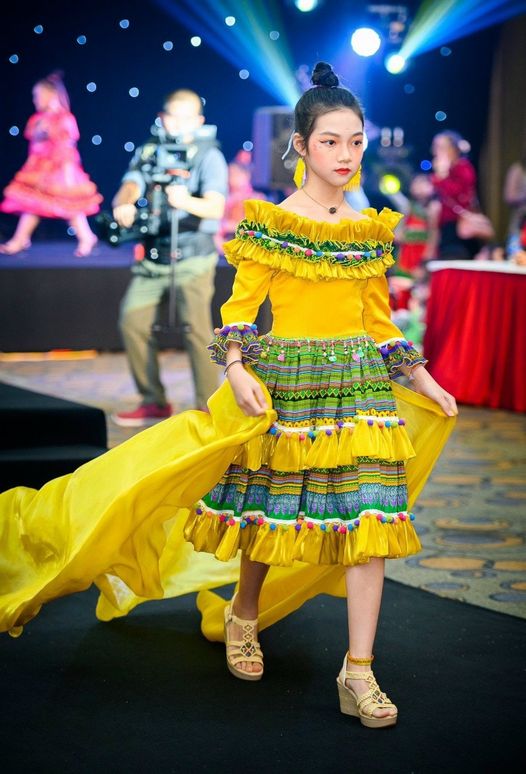 [🆕🇻🇳] Top1StarKids ⭐ ☀ ⚡ Một nụ cười mang đến cả mùa xuân
Một ánh mắt làm rực rỡ cả mùa hè
Một tâm hồn tĩnh lặng như trời thu
Một trái tim sưởi ấm su , shares-0✔️ , likes-1❤️️ , date-2023-03-15 00:51:22🇻🇳🇻🇳🇻🇳📰🆕