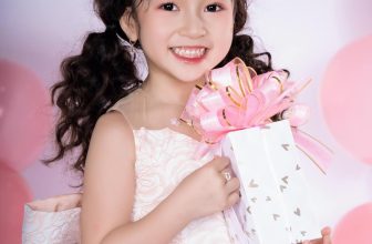 [🆕🇻🇳] Top1StarKids ⭐ ☀ ⚡ Chúc mừng sinh nhật cô công chúa nhỏ của chú Thực. Chúc con một đời An Nhiên
Model: An Nhiên
Makeup: Dương Ngô Thùy
Photo: N , shares-0✔️ , likes-1❤️️ , date-2023-03-31 05:25:40🇻🇳🇻🇳🇻🇳📰🆕