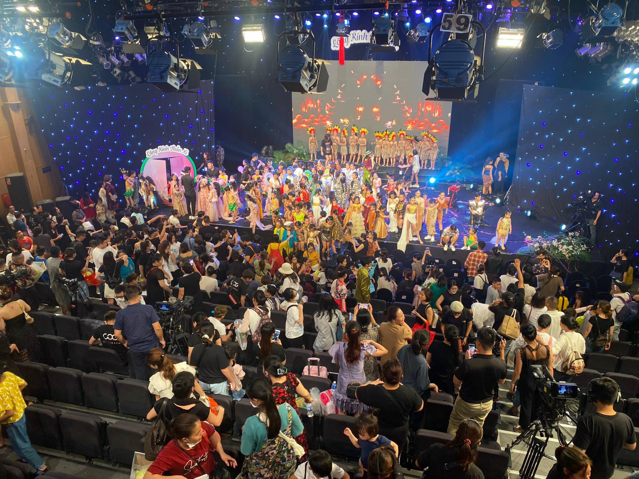 [🆕🇻🇳] Top1StarKids ⭐ ☀ ⚡ Năm trước tất cả hơn 200 cháu và gần 400 khán giả ngồi xem từ đầu đến cuối không ai về luônKhúc này là các cháu các mẹ đã đi  , shares-0✔️ , likes-0❤️️ , date-2023-04-07 00:53:41🇻🇳🇻🇳🇻🇳📰🆕