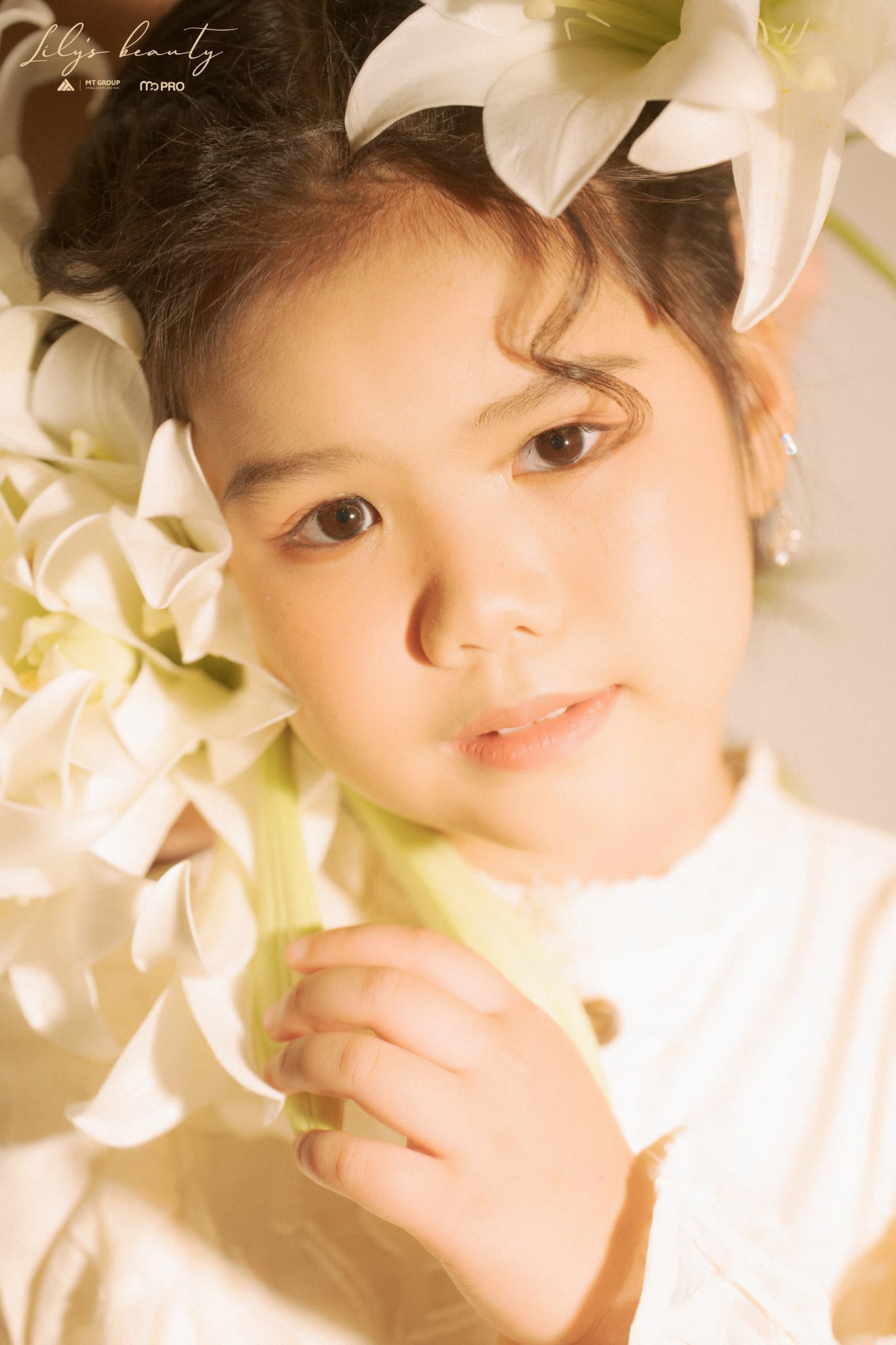 [🆕🇻🇳] Top1StarKids ⭐ ☀ ⚡ Hoa loa kèn đang chúm chím nụ xinh.
Đang thồn thức mong thắm tình mùa hạ.
Màu trong trắng và kiêu xa đến lạ.
Tựa nàng thơ đẹp… , shares-0✔️ , likes-0❤️️ , date-2023-04-29 23:58:25🇻🇳🇻🇳🇻🇳📰🆕