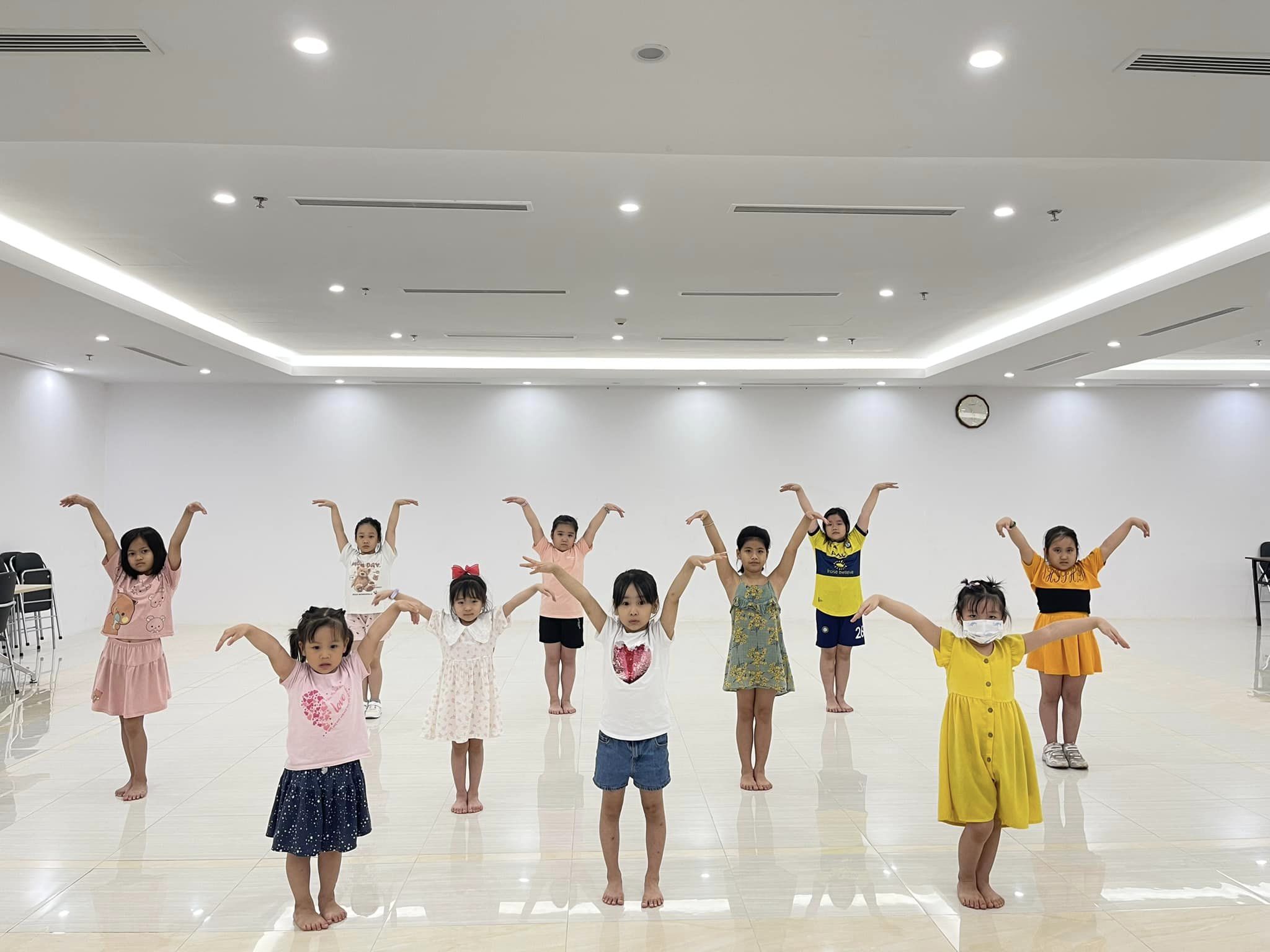 [🆕🇻🇳] Top1StarKids ⭐ ☀ ⚡ Dạy xong Cs2 chạy thật nhanh sang Cs3 khai giảng lớp nhảy hiện đại mới…
Hè rồi bùng cháy thôi các con ơiiii#CLBHappyKids
#… , shares-0✔️ , likes-0❤️️ , date-2023-06-12 15:19:08🇻🇳🇻🇳🇻🇳📰🆕