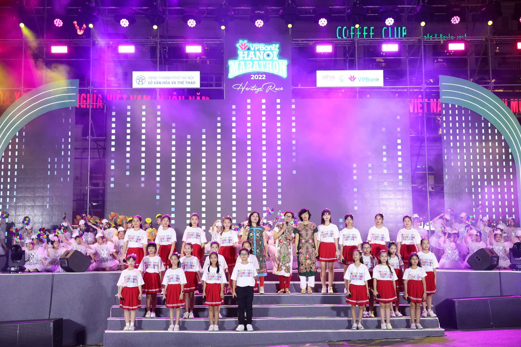 [🆕🇻🇳] Top1StarKids ⭐ ☀ ⚡ Mấy hôm rồi mải vui vụ bạn Tún tốt nghiệp nên chưa nói chuyện mẹ Tún đi làm sự kiện, đúng vai trò giám đốc sản xuất. Nhưng phải  , shares-0✔️ , likes-0❤️️ , date-2022-10-20 14:00:23🇻🇳🇻🇳🇻🇳📰🆕