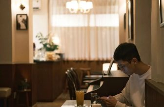 [☕️🇻🇳] 15.22 café – wine – live music ☕️ Top1Coffee ☕️ Cuối tuần 15.22
Đừng quên tối nay với đêm nhạc thường lệ của 15.22 band nha.
Từ 19h – 20h45
Chủ nhật hàng tuần
(Giá vé: phụ  , shares-0✔️ , likes-8❤️️ , date-2023-03-26 01:53:07🇻🇳🇻🇳🇻🇳📰🆕