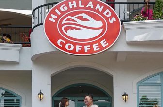 [☕️🇻🇳] Highlands Coffee – THƯƠNG HIỆU BẮT NGUỒN TỪ CÀ PHÊ VIỆT NAM 🥤 Top1Coffee ☕️ Hé series 03: Khi bình minh hé rạng, Chúng mình phải đến ngay……Highlands Trường Sa để order ly Phin cà phê đậm đà hợp vị giá , shares-42✔️ , likes-27K❤️️ , date-2023-11-19 01:00:02🇻🇳🇻🇳🇻🇳📰🆕