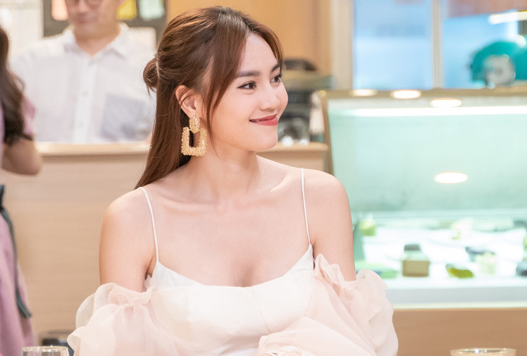 Lan Ngọc càng ngày càng trẻ trung, xinh đẹp
