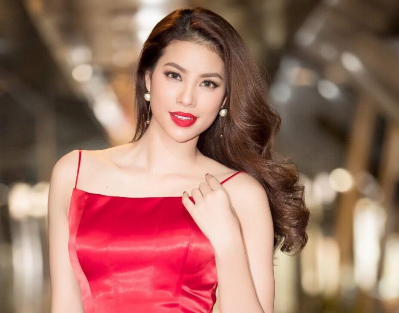 Phạm Hương luôn tự tin với nụ cười rạng rỡ
