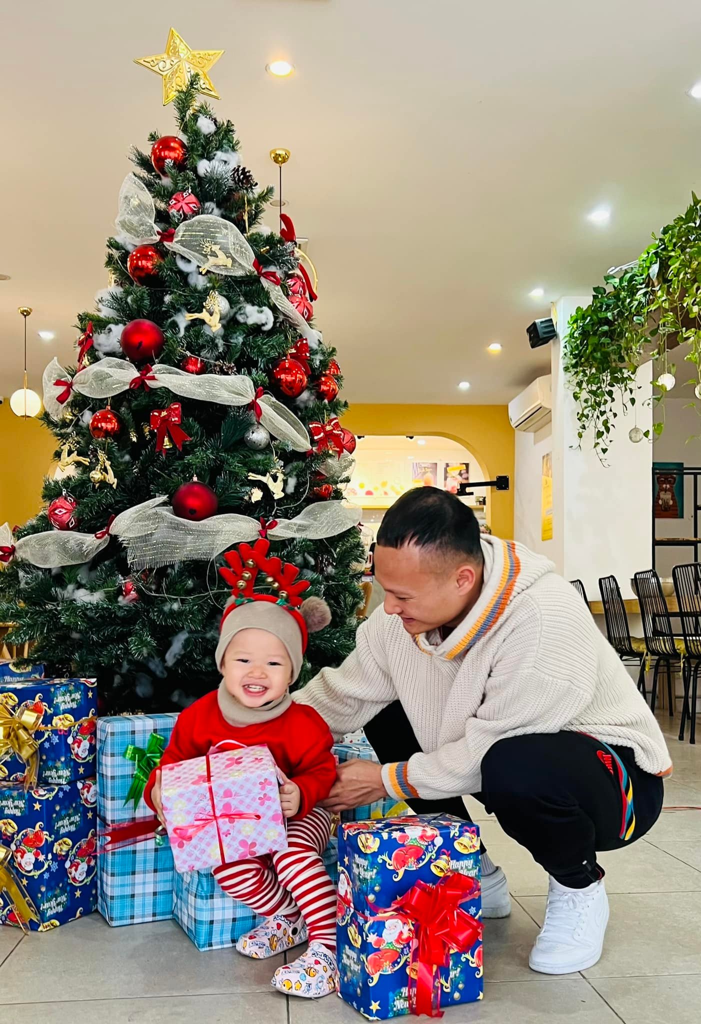 [☕️🇻🇳] Bestie Coffee 🥤 Top1Coffee ☕️ Cả nhà qua #BestieCoffee  3E Kim đồng – Hưng Phúc đón Noel và thưởng thức 𝑻𝑹𝑨̀ 𝑺𝑼̛̃𝑨 𝑲𝑬𝑴 𝑫𝑼̛̀𝑨 𝑵𝑼̛𝑶̛́𝑵𝑮 cùng cầu thủ #Trọng_Hoàn , shares-0✔️ , likes-20❤️️ , date-2021-12-24 10:59:11🇻🇳🇻🇳🇻🇳📰🆕