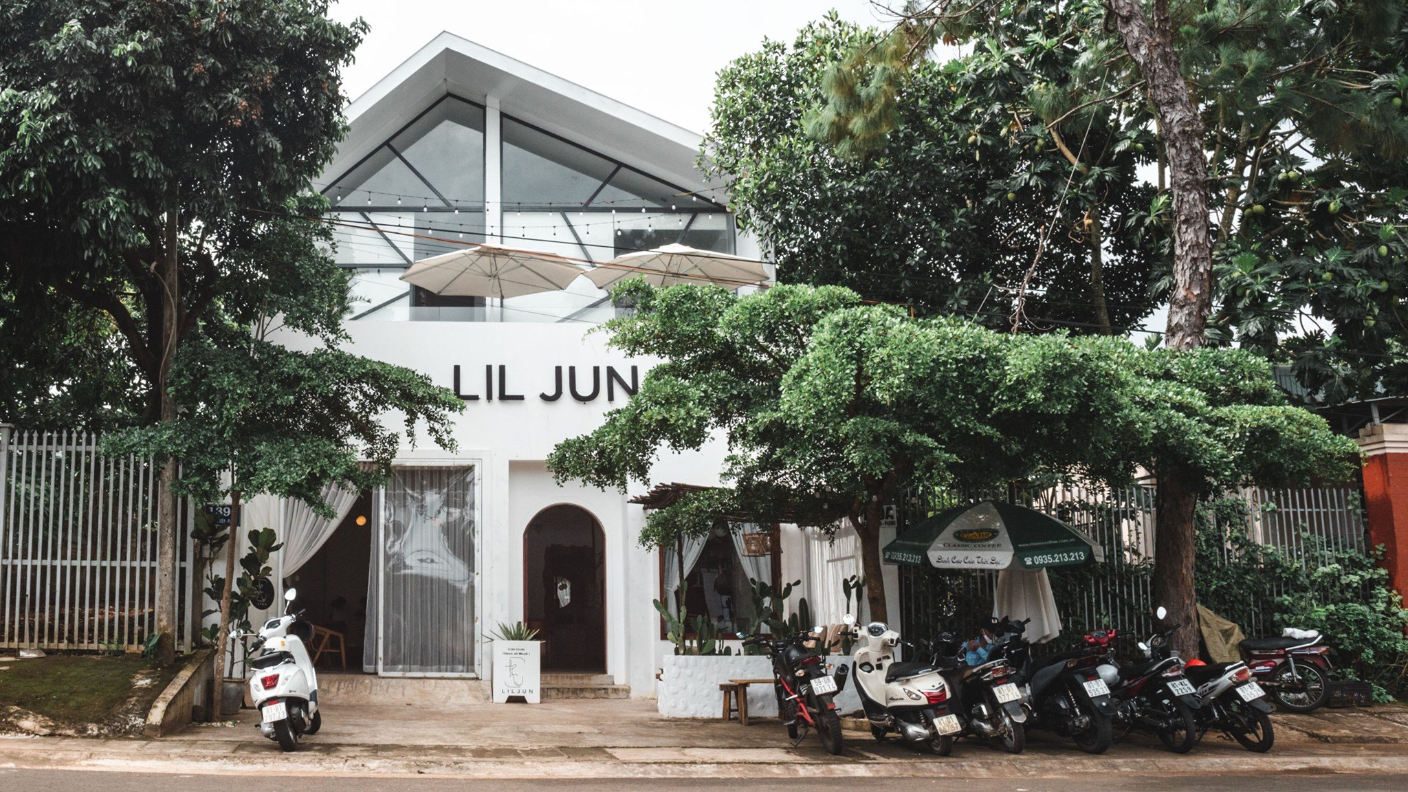 [☕️🇻🇳] LIL JUN coffee studio 🥤 Top1Coffee ☕️ Thời tiết Pleiku đang dần se lạnh, Liljun mời bạn ghé quán chơi cùng thưởng thức một số đồ uống độc quyền và check in 1 vài góc  , shares-11✔️ , likes-192❤️️ , date-2022-05-19 07:54:34🇻🇳🇻🇳🇻🇳📰🆕