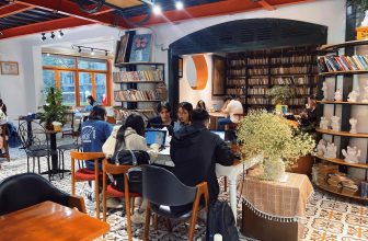 [☕️🇻🇳] Tungbook Coffee Hà Nội 🥤 Top1Coffee ☕️ Mất bao lâu bạn mới hiểu câu “Thanh xuân và tuổi trẻ”. Và câu “thanh xuân với tuổi trẻ”????
——————————————
Tungbook coffee
Đ/ , shares-6✔️ , likes-117❤️️ , date-2023-03-13 03:01:56🇻🇳🇻🇳🇻🇳📰🆕