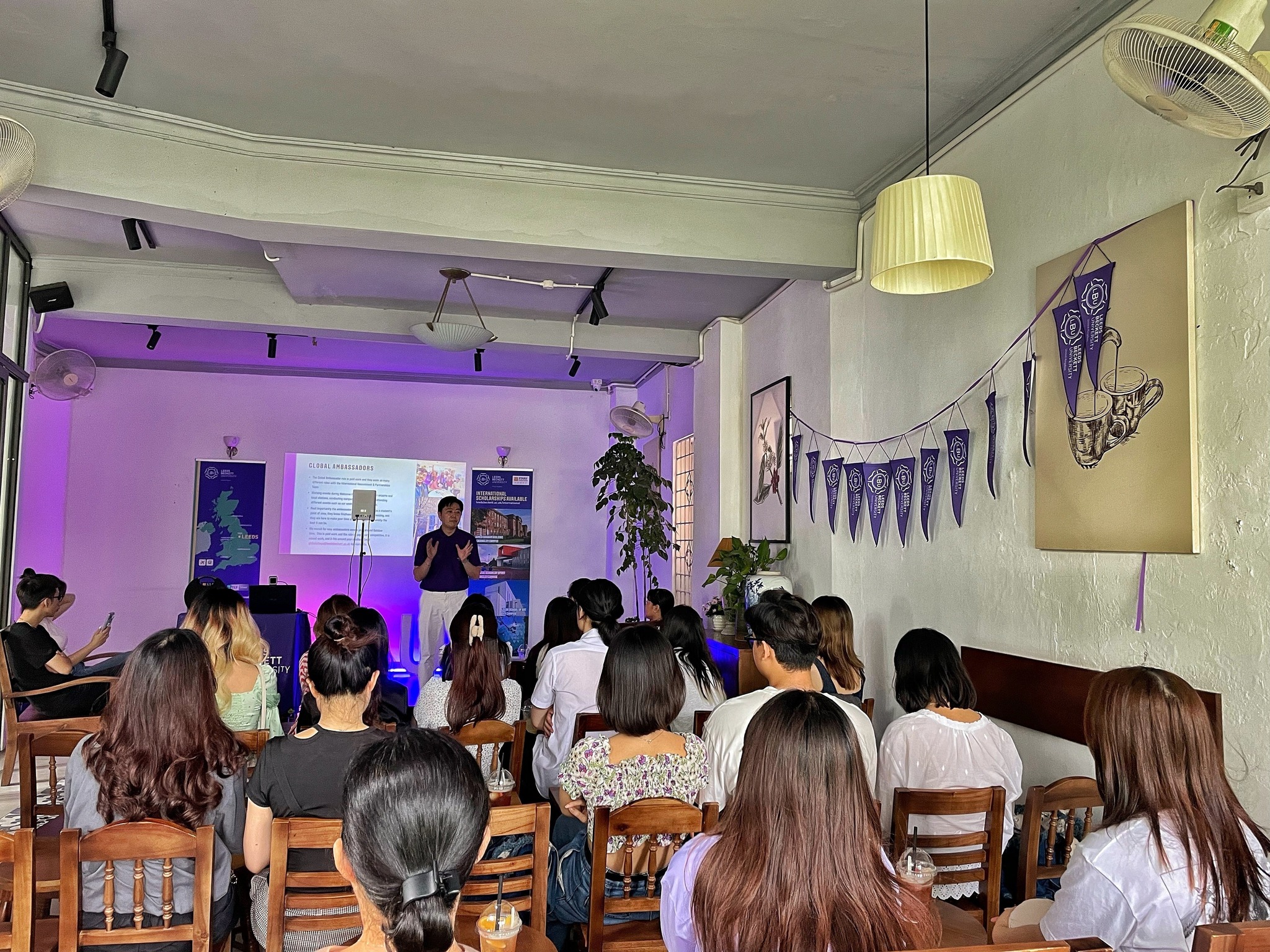 [☕️🇻🇳] Hanoi Roastery-We are Processing Fresh Coffee 🥤 Top1Coffee ☕️  TỔ CHỨC SỰ KIỆN CHUYÊN NGHIỆP CÙNG HANOI ROASTERY
Không chỉ là nơi gặp gỡ bạn bè, tán gẫu dăm ba câu chuyện cùng những ly trà v , shares-0✔️ , likes-22❤️️ , date-2023-08-11 11:10:39🇻🇳🇻🇳🇻🇳📰🆕