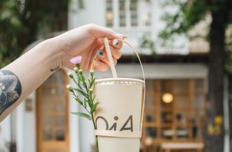 [☕️🇻🇳] OiA Coffee 🥤 Top1Coffee ☕️ Mời bạn đến thưởng thức không gian và menu mùa thu
Ta gác lại bộn bề để thong thả chuyện trò bên bạn bè
Ta gạt qua những suy , shares-0✔️ , likes-6❤️️ , date-2023-08-28 02:30:02🇻🇳🇻🇳🇻🇳📰🆕