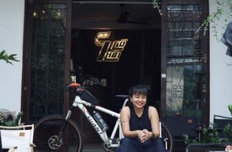 [☕️🇻🇳] Cố Thời Coffee 🥤 Top1Coffee ☕️ Bữa nay mặc áo màu đen, bước chân dô quán giảm liền 10%…
Lỡ khen chị chủ quán xinh đẹp là giảm 20%
Mà lỡ đi xe đạp thì giảm lu , shares-0✔️ , likes-15❤️️ , date-2023-10-28 02:01:47🇻🇳🇻🇳🇻🇳📰🆕