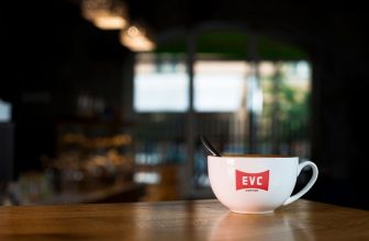 [☕️🇻🇳] EVC Coffee 🥤 Top1Coffee ☕️ Halloween này, muốn nhận kẹo hay bị ghẹo?
Thôi thì, hãy tặng nhau những sản phẩm cà phê EVC Organic nguyên chất với hương vị đ , shares-1✔️ , likes-23❤️️ , date-2023-10-31 02:29:31🇻🇳🇻🇳🇻🇳📰🆕