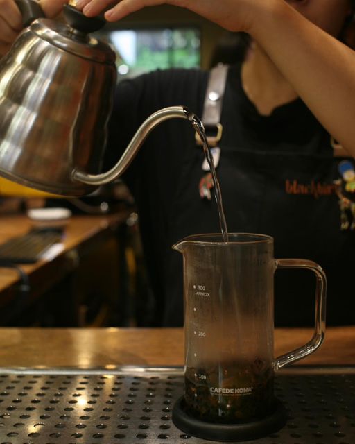 𝐂𝐀𝐒𝐂𝐀𝐑𝐀 𝐇𝐀𝐍𝐃𝐁𝐑𝐄𝐖
Cascara - vỏ và thịt của quả cà phê khô sẽ được ngâm ủ nước nóng ở nhiệt độ thích hợp, vừa vặn thời gian khi b