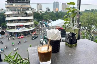 [☕️🇻🇳] Coffee Club 🥤 Top1Coffee ☕️ Một chiều đầu đông, ta đi tìm một góc bình tâm giữa phố xá huyên náo. Ngả lưng bên thềm cửa, nghe mùi cốm quyện trong gió, một t , shares-0✔️ , likes-7❤️️ , date-2023-11-19 07:30:11🇻🇳🇻🇳🇻🇳📰🆕