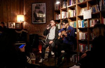 [☕️🇻🇳] Tranquil Books & Coffee –  cafe sách đẹp 🥤 Top1Coffee ☕️ Cảm ơn mùa đông đã mang tới sự gần gũi, quấn túm, và những bài hát thật hay vào những tối Open Mic, thứ 3.
Cảm ơn các bạn vì sự , shares-0✔️ , likes-22❤️️ , date-2023-11-15 05:39:43🇻🇳🇻🇳🇻🇳📰🆕