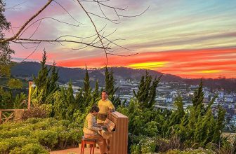 [☕️🇻🇳] Ngày của Nắng Coffee+ 🥤 Top1Coffee ☕️ Bầu trời mấy hôm nay toàn là Ú Oà…
… Âm u … nắng nhẹ nhàng tắt dần … uỳnh phát xuất hiện rực rỡ như hoa hậu …
Săn hoàng hôn c , shares-2✔️ , likes-35❤️️ , date-2023-11-20 13:53:44🇻🇳🇻🇳🇻🇳📰🆕