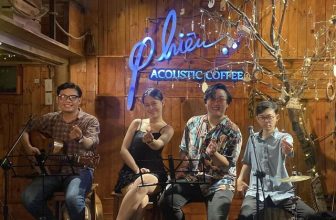 [☕️🇻🇳] Phiêu Acoustic Cafe 🥤 Top1Coffee ☕️   ĐÊM NHẠC ACOUSTIC   Cùng chọn một góc êm đềm trong PHIÊU để thả hồn với từng nốt nhạc được thể hiện bởi FRIDAY BAND.
Tận hưởn , shares-0✔️ , likes-7❤️️ , date-2023-12-08 03:57:17🇻🇳🇻🇳🇻🇳📰🆕